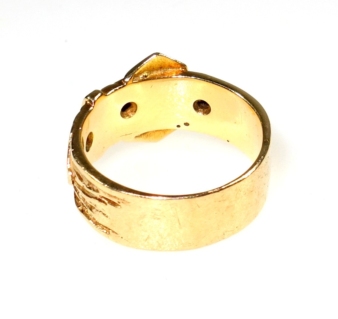 9ct gold buckle ring, size T, 7grams - Image 4 of 4