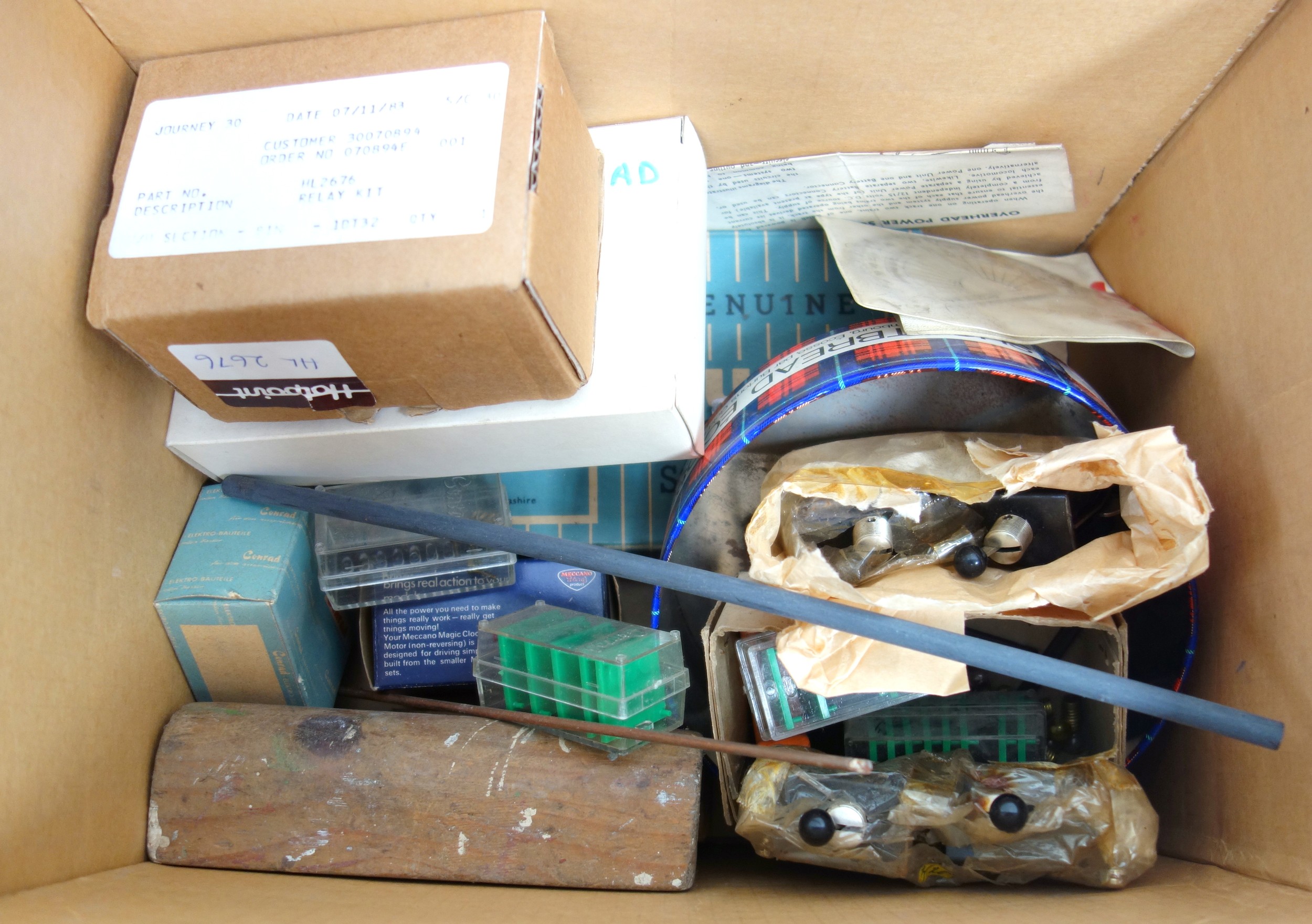 Large quantity of loose track, mainly Tri-ang, OO Gauge and O Gauge, catenary, tools, accessories, - Image 7 of 9