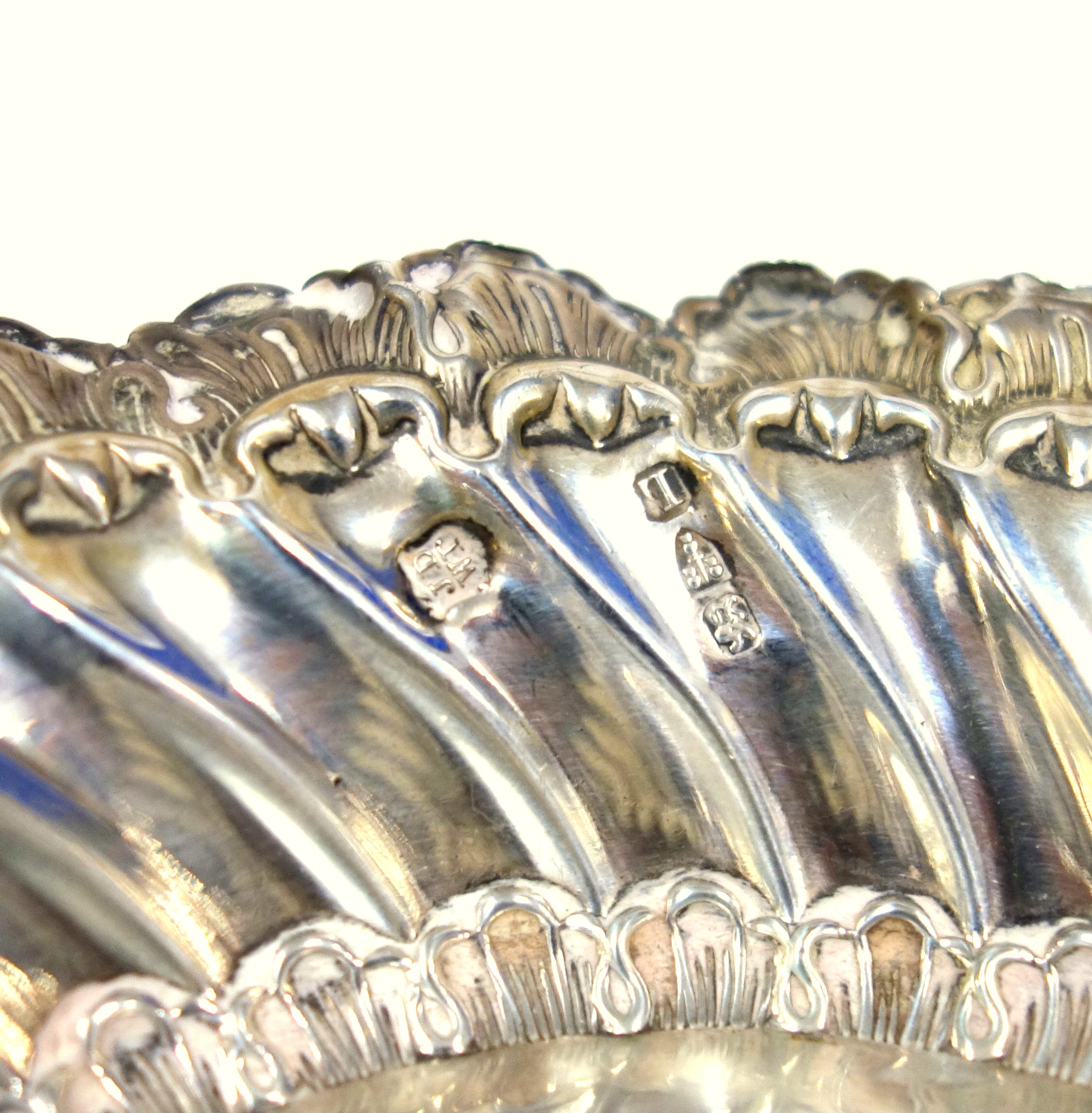 Late Victorian silver circular sweetmeat dish with embossed decoration and serrated rim, by F B Ltd. - Image 7 of 7