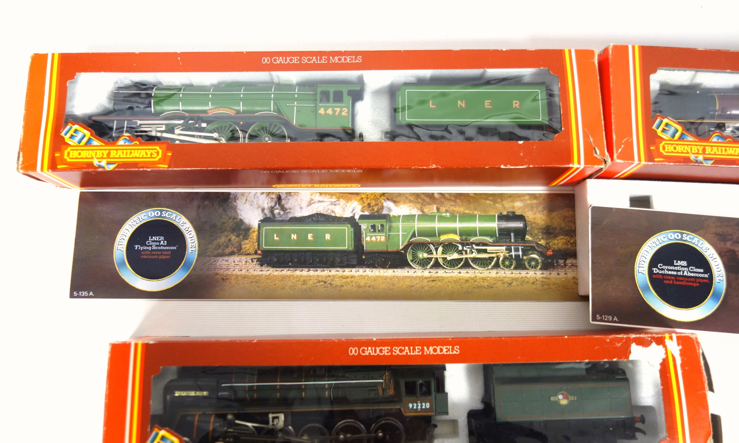 Hornby OO Gauge L.N.E.R. Class A3 Steam Locomotive "Flying Scotsman", R.322; L.M.S. Coronation Class - Image 4 of 5