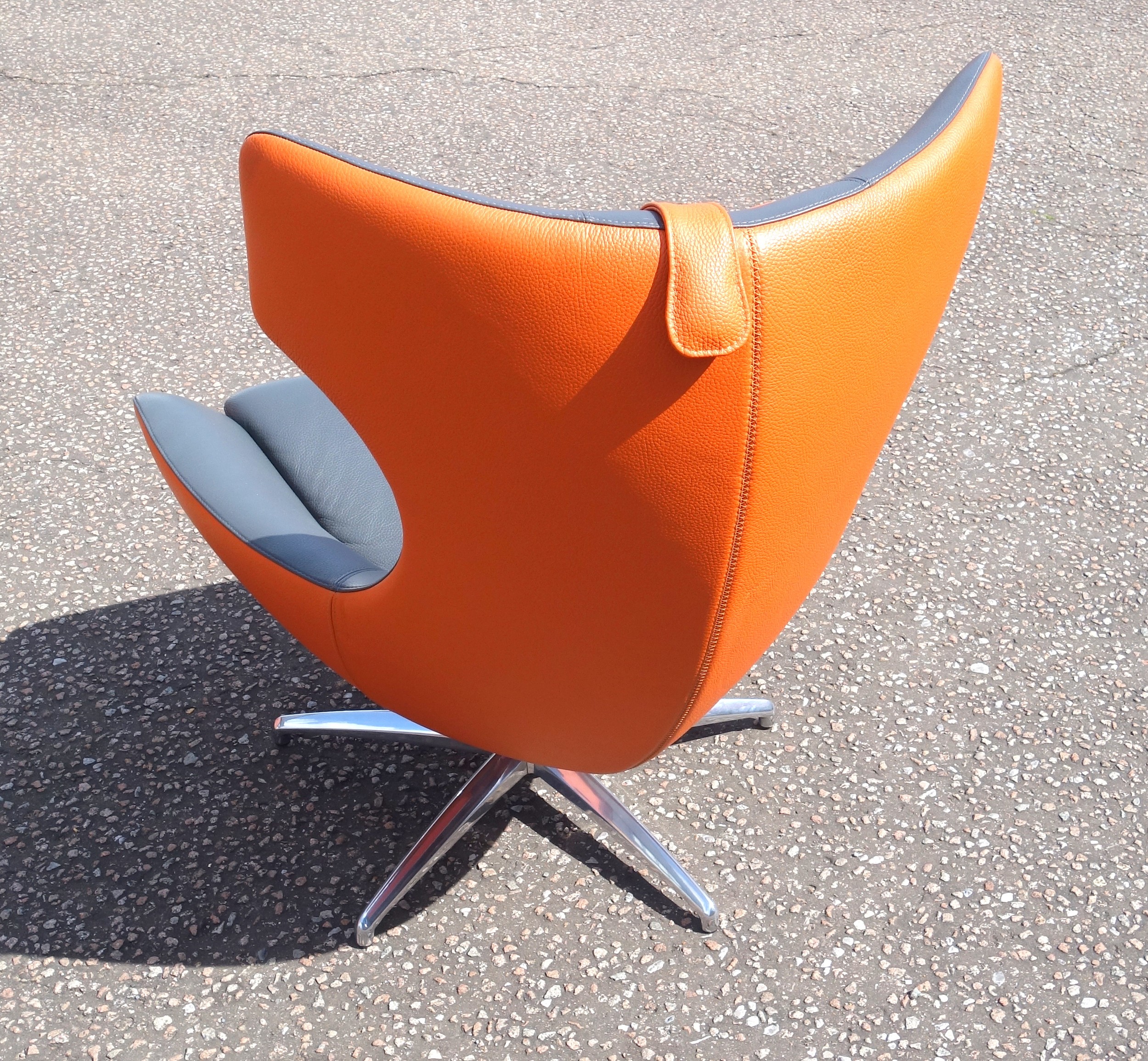 Leolux Caruzzo swivel armchair, designed by Hans Schrofer, launched 2015, custom made with orange - Image 3 of 6