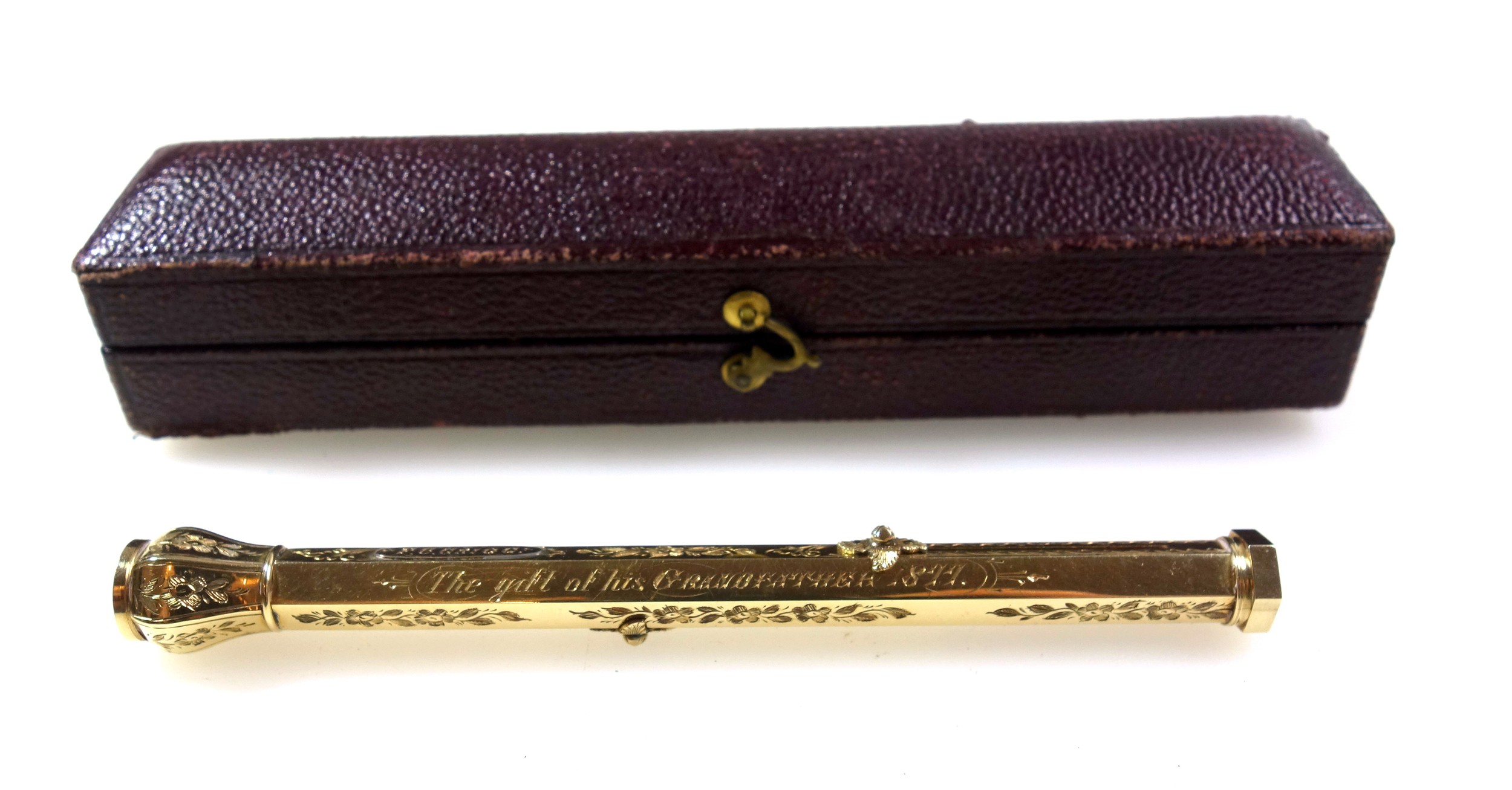 Victorian yellow metal octagonal combined pen and pencil with engraved floral decoration and