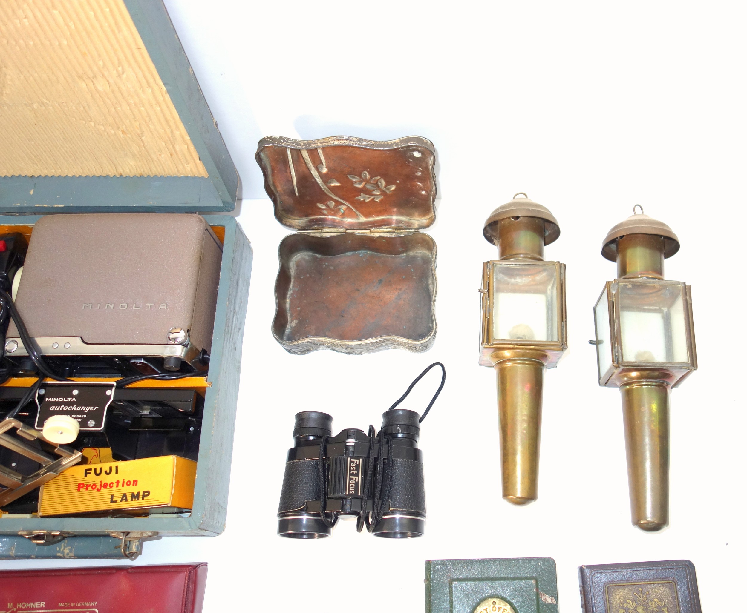 Stereoscope viewer with 3 slides, miniature Singer Sewing machine, Minolta Mini Slide Projector Kit, - Image 2 of 11