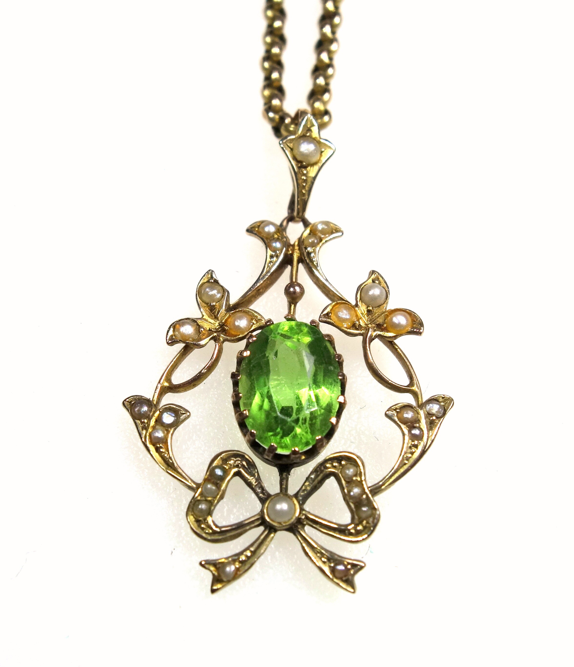 Edwardian 9ct gold belcher necklace with barrel clasp, L.39.5cm, with an openwork floral and - Image 3 of 3