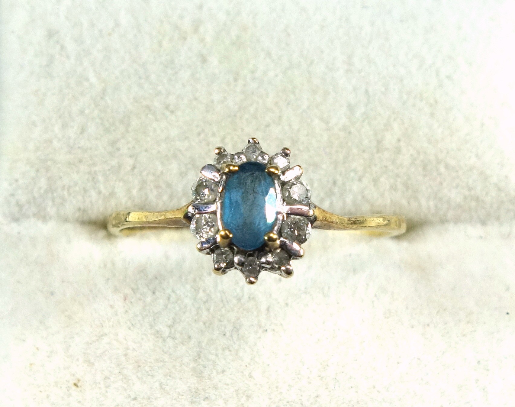 9ct gold ring set topaz and 6 diamonds, 9ct ring set pale green stone and brilliants, and a 9ct ring - Image 4 of 5