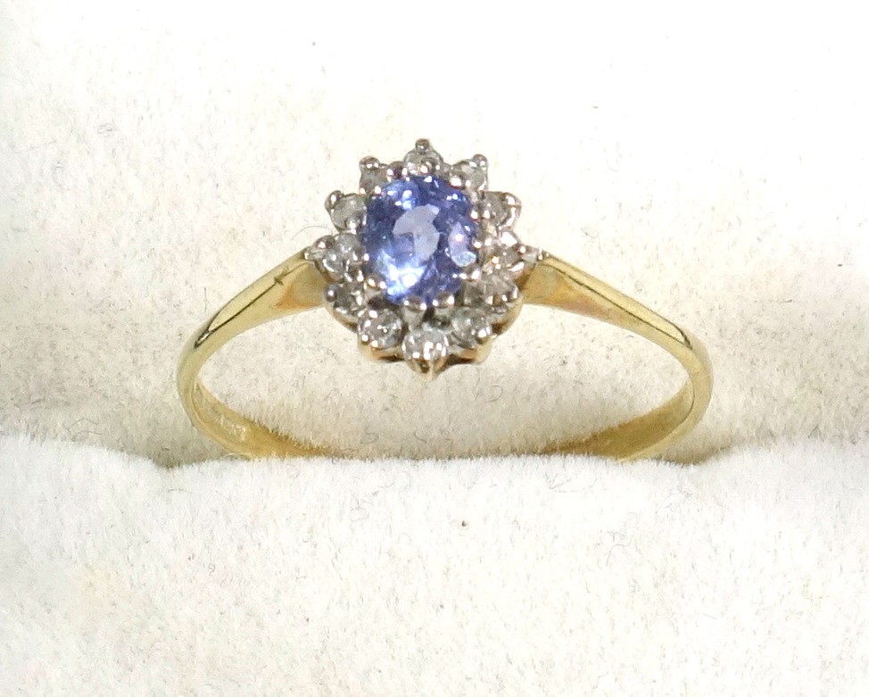9ct gold cluster ring set blue stone and diamonds, size R, a similar single earring, gross weight - Image 3 of 4