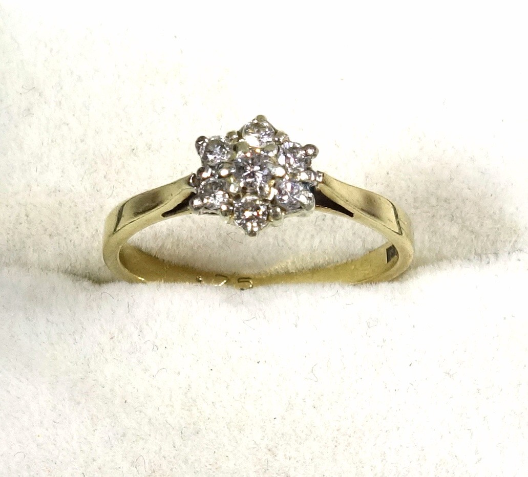9ct gold diamond cluster ring set seven diamonds, 0.25 carat approx., ring size O 1/2, 2.1 grams, - Image 2 of 5