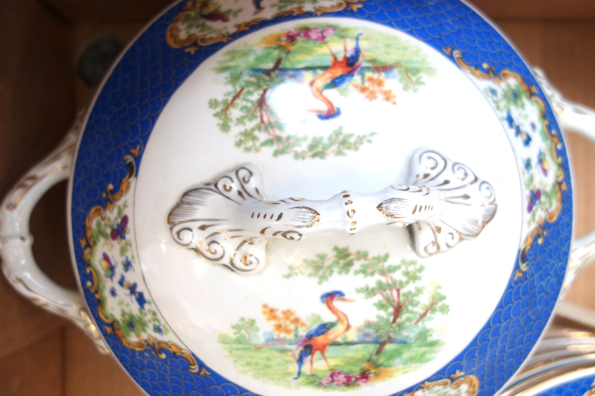 Quantity of Wilton Ware dinner service decorated with bird of paradise and blue border, including - Image 4 of 4