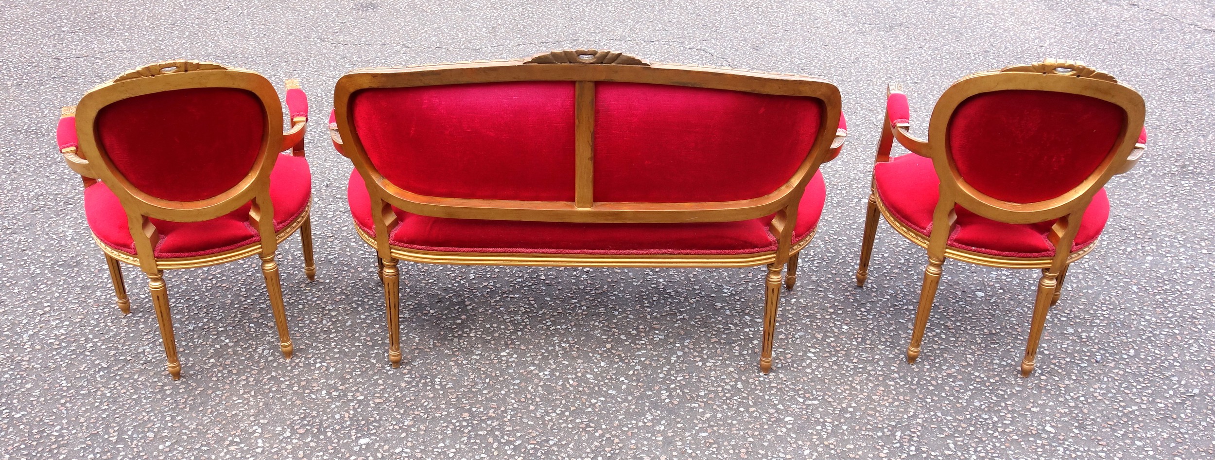 Louis XVI style 3 piece giltwood salon suite with carved leaf and ribbon decoration, comprising a - Image 2 of 3