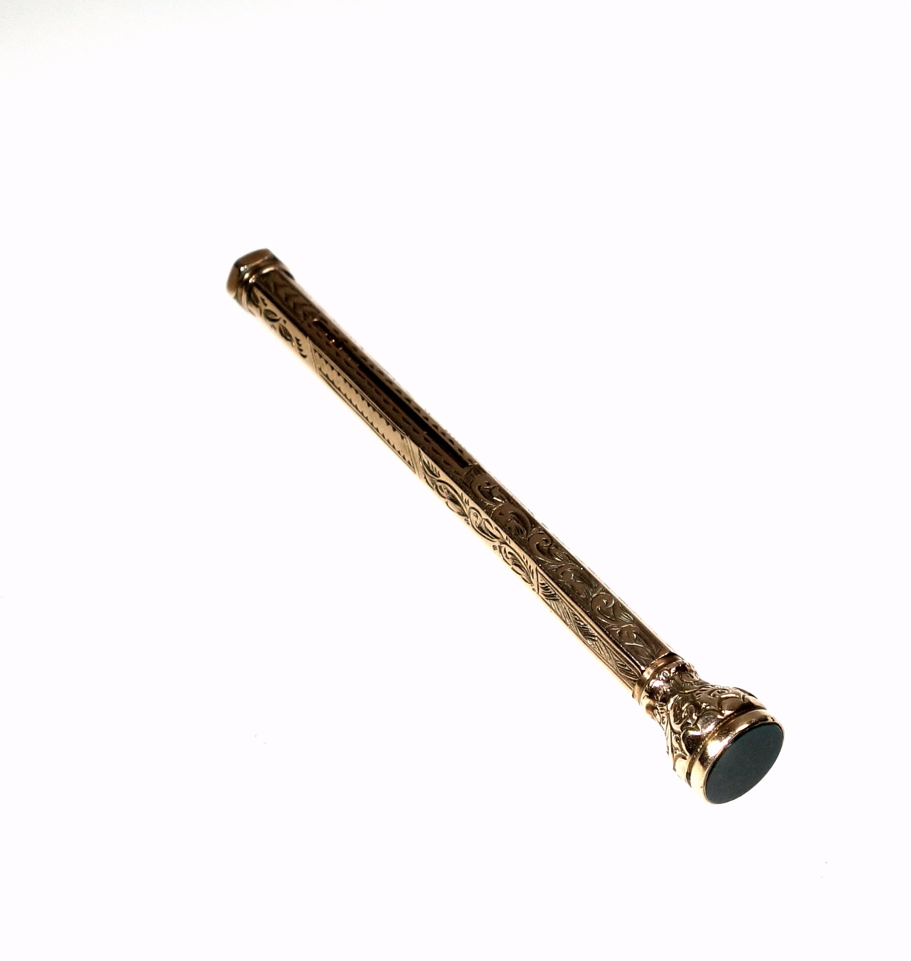 Early 20th Century 9ct gold hexagonal propelling pencil with chased foliate and scroll decoration - Image 3 of 5