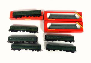 3 Tri-ang Hornby Diesel Centre Cars, R.334, all boxed; 4 further R.334, unboxed, and a R.157/158,
