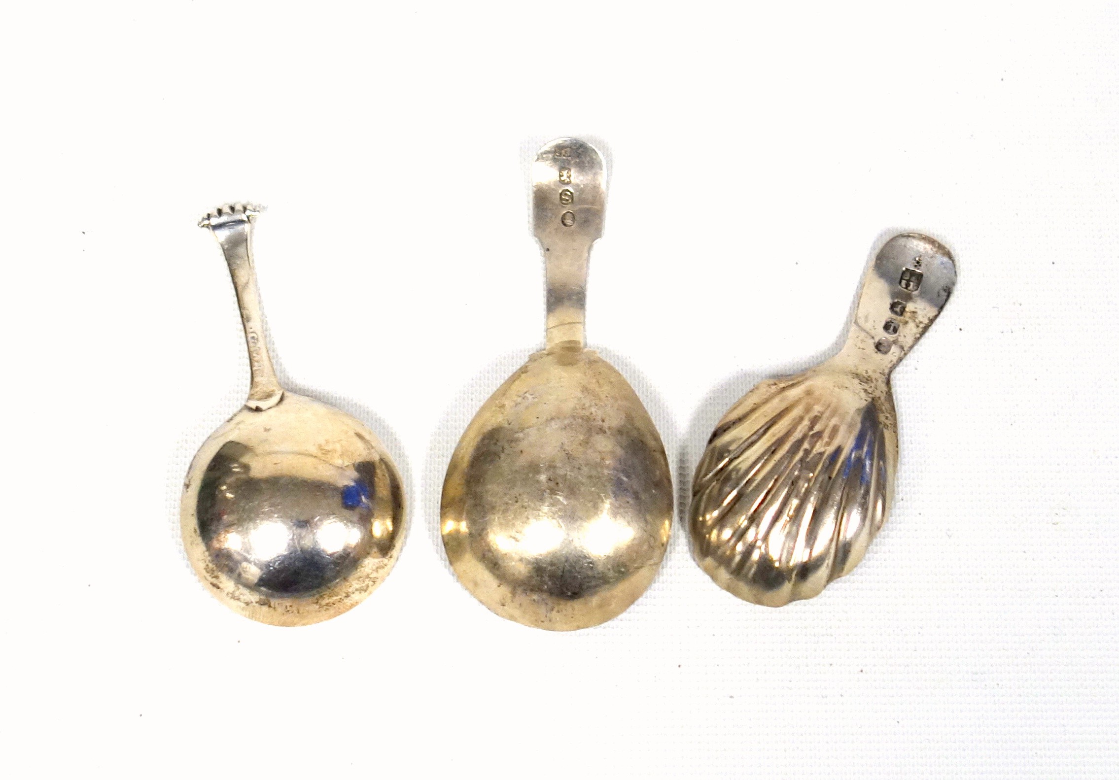 George III silver Fiddle Pattern caddy spoon, by J S, London, 1813, caddy spoon with shell bowl, - Image 2 of 4