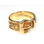 9ct gold buckle ring, size T, 7grams