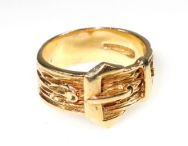 9ct gold buckle ring, size T, 7grams