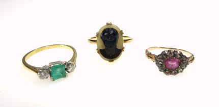 (Amended description) Blackamoor cameo ring, Foreign yellow metal ring set emerald flanked by 2 diam