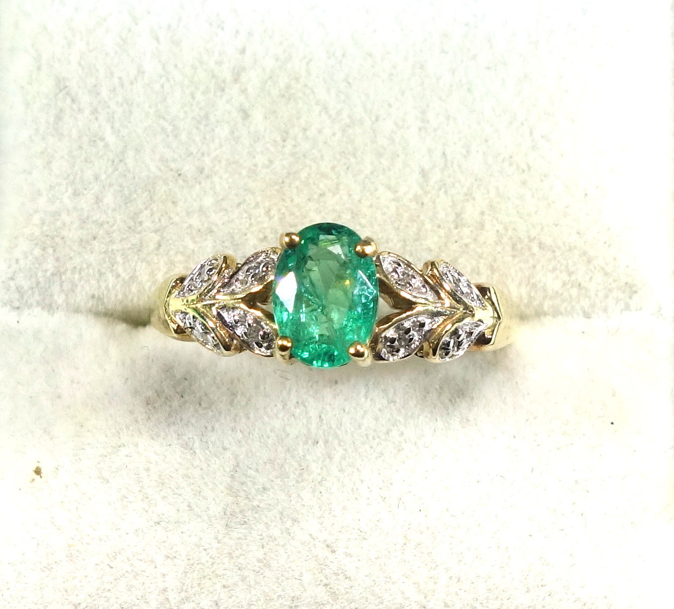 9ct gold ring set topaz and 6 diamonds, 9ct ring set pale green stone and brilliants, and a 9ct ring - Image 3 of 5