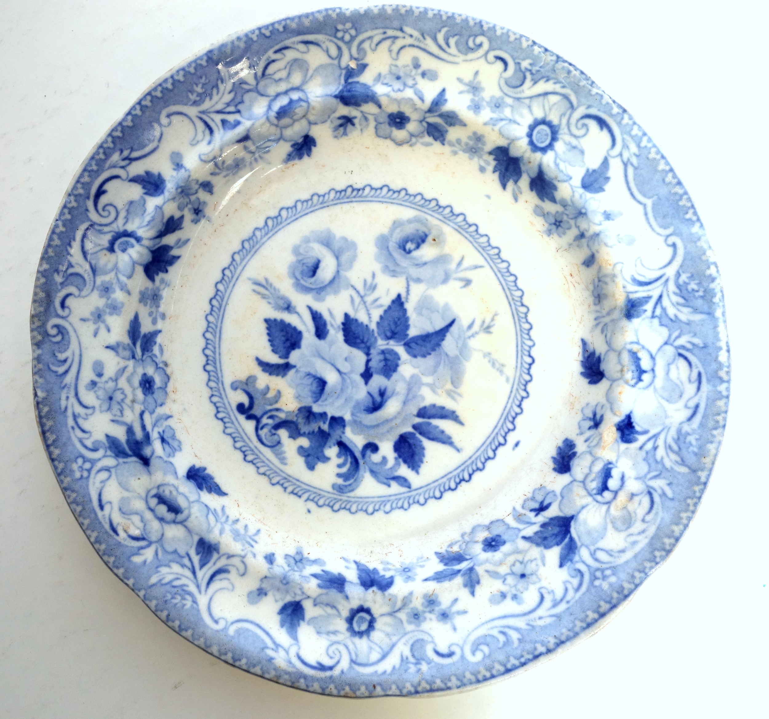 Quantity of mid-19th century and later blue and white transfer printed dinner service items, to - Image 11 of 17