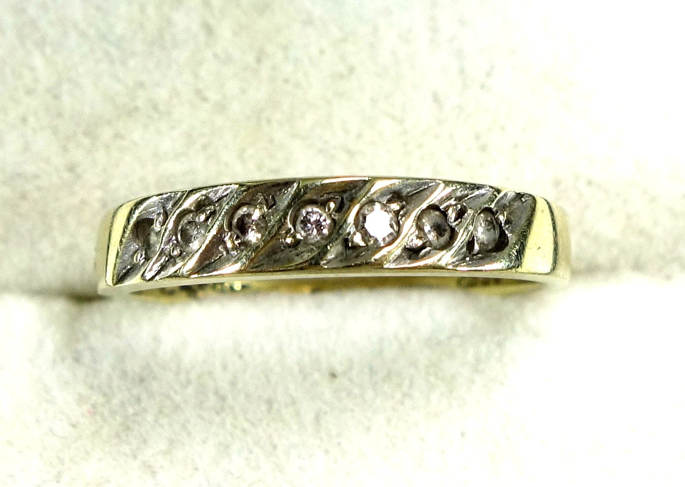 18ct gold ring with 5 diamonds in a pierced setting, Chester, 1911, 2.3grs, and a 9ct ring set 7 - Image 3 of 8