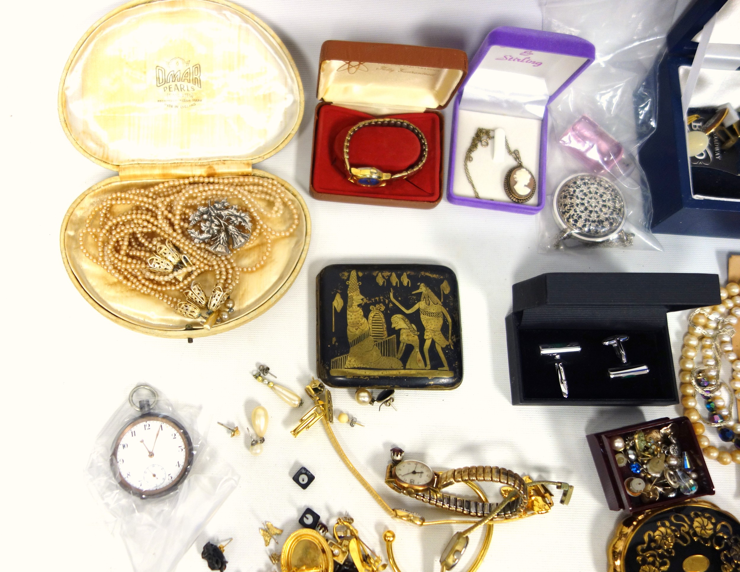 A good quantity of costume jewellery, watches, necklaces, bracelets, rings etc. - Image 5 of 5