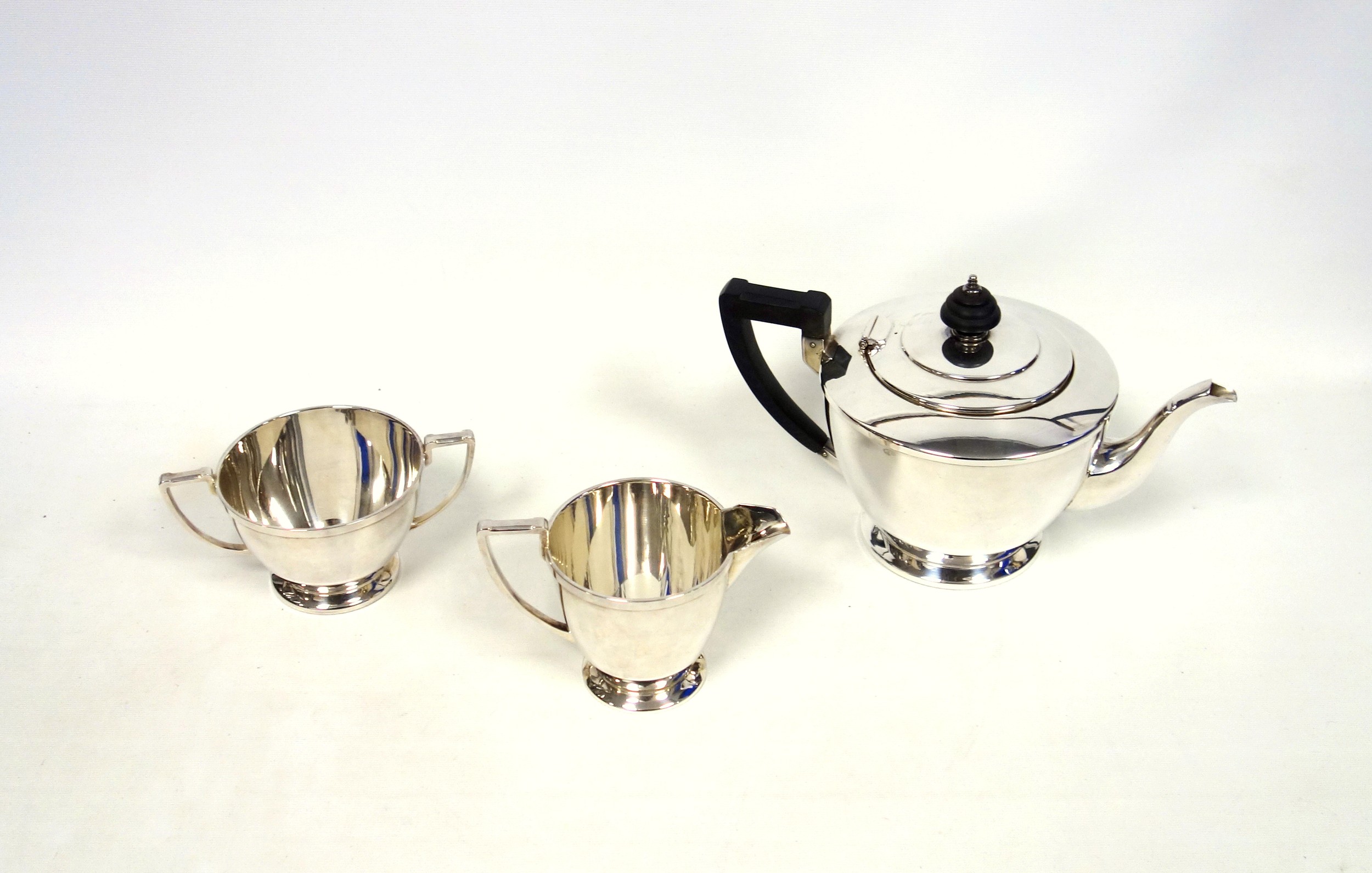Art Deco Mappin & Webb silver plated 3-piece tea set, the teapot with ebonised handle and stepped - Image 4 of 6
