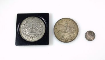 George V crowns 1928, nef is (slight marks), 1935, ef, and a 3d, 1915, poor (3)