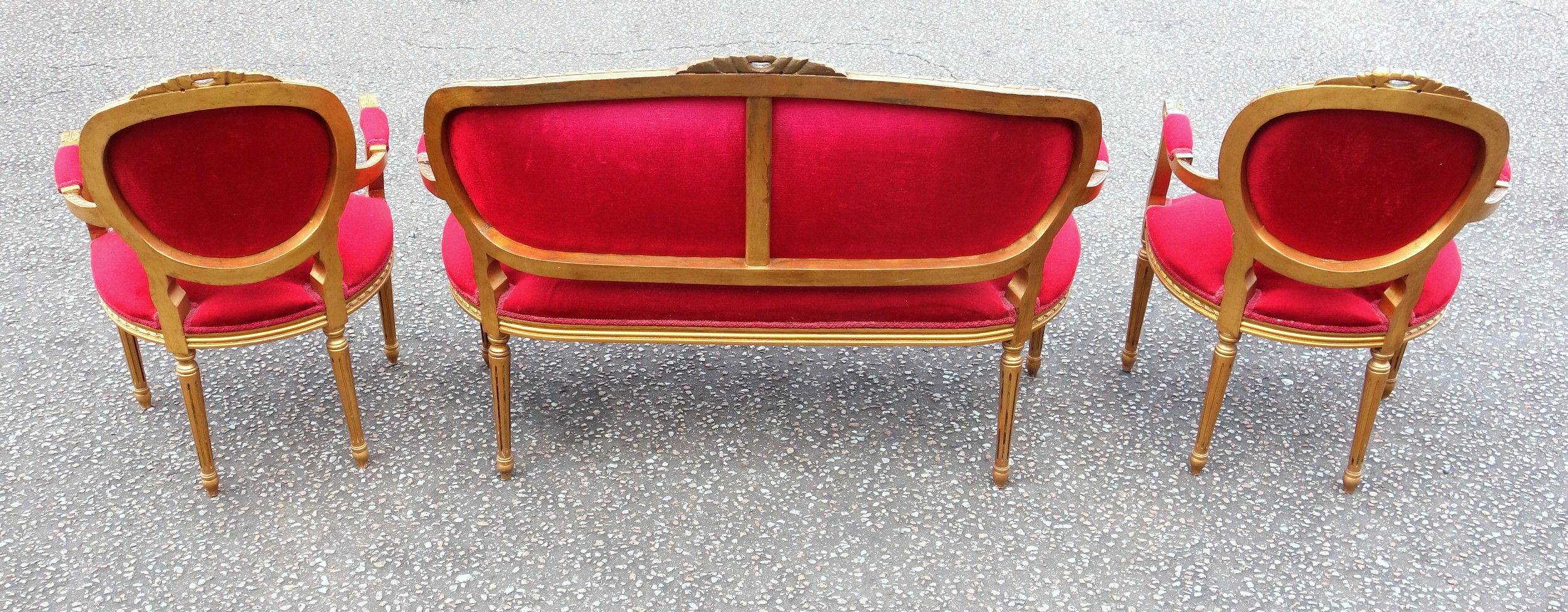 Louis XVI style 3 piece giltwood salon suite with carved leaf and ribbon decoration, comprising a - Image 3 of 3