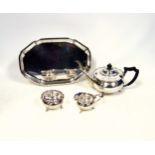 George V silver 3 piece tea set comprising teapot, jug and sugar bowl, the circular teapot with a