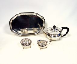 George V silver 3 piece tea set comprising teapot, jug and sugar bowl, the circular teapot with a