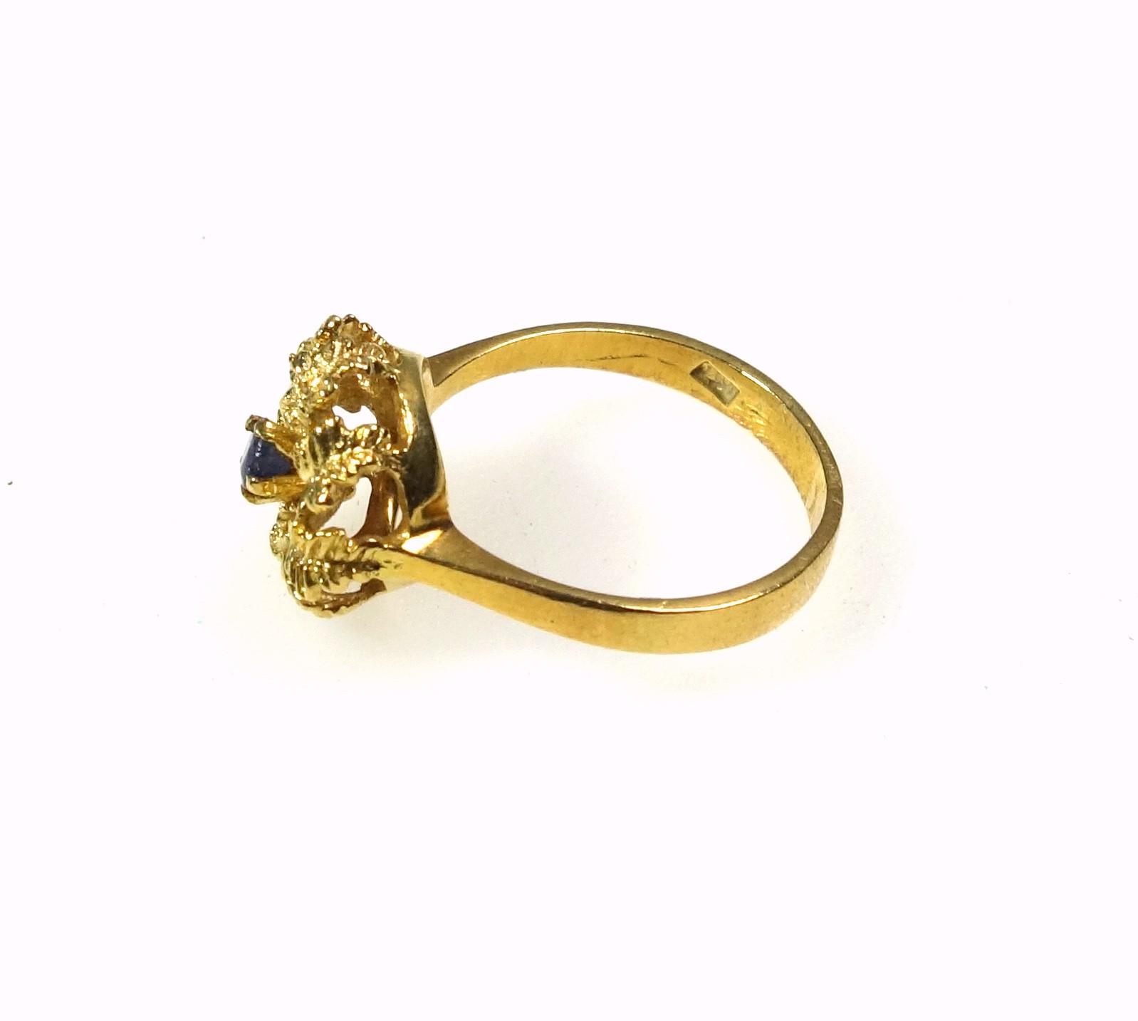 Foreign yellow metal ring with a sapphire in a floral setting, stamped 18k, 5grs, cased. (2) - Image 4 of 5