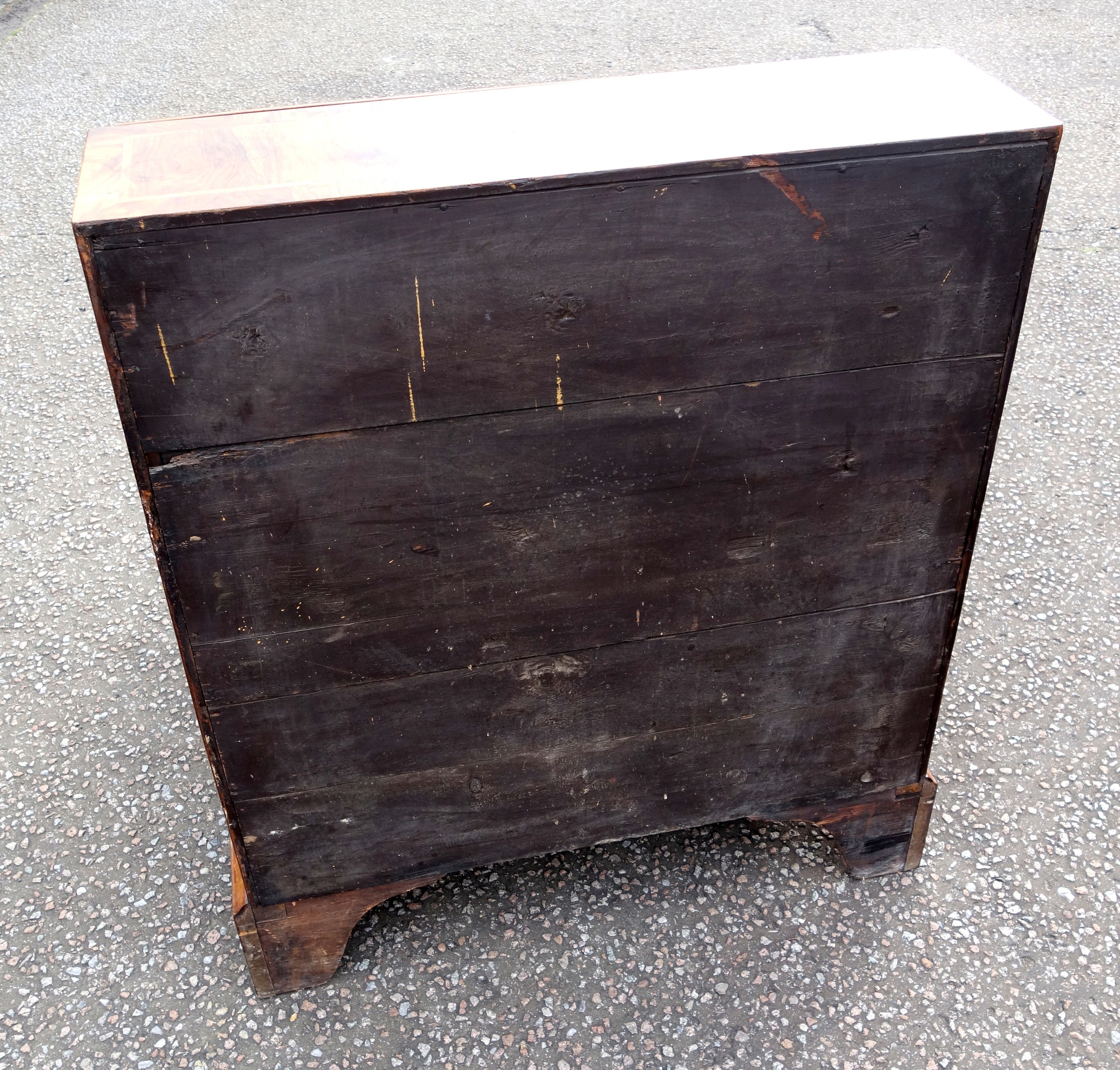 George II walnut bureau with inlaid herringbone banding, the fall front disclosing 6 pigeon holes, - Image 5 of 10