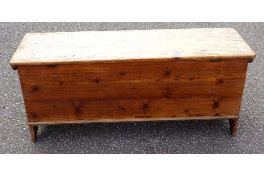 Victorian pine chest with a hinged cover, on bracket feet, 50x122 x 40.5cm overall - Image 3 of 5