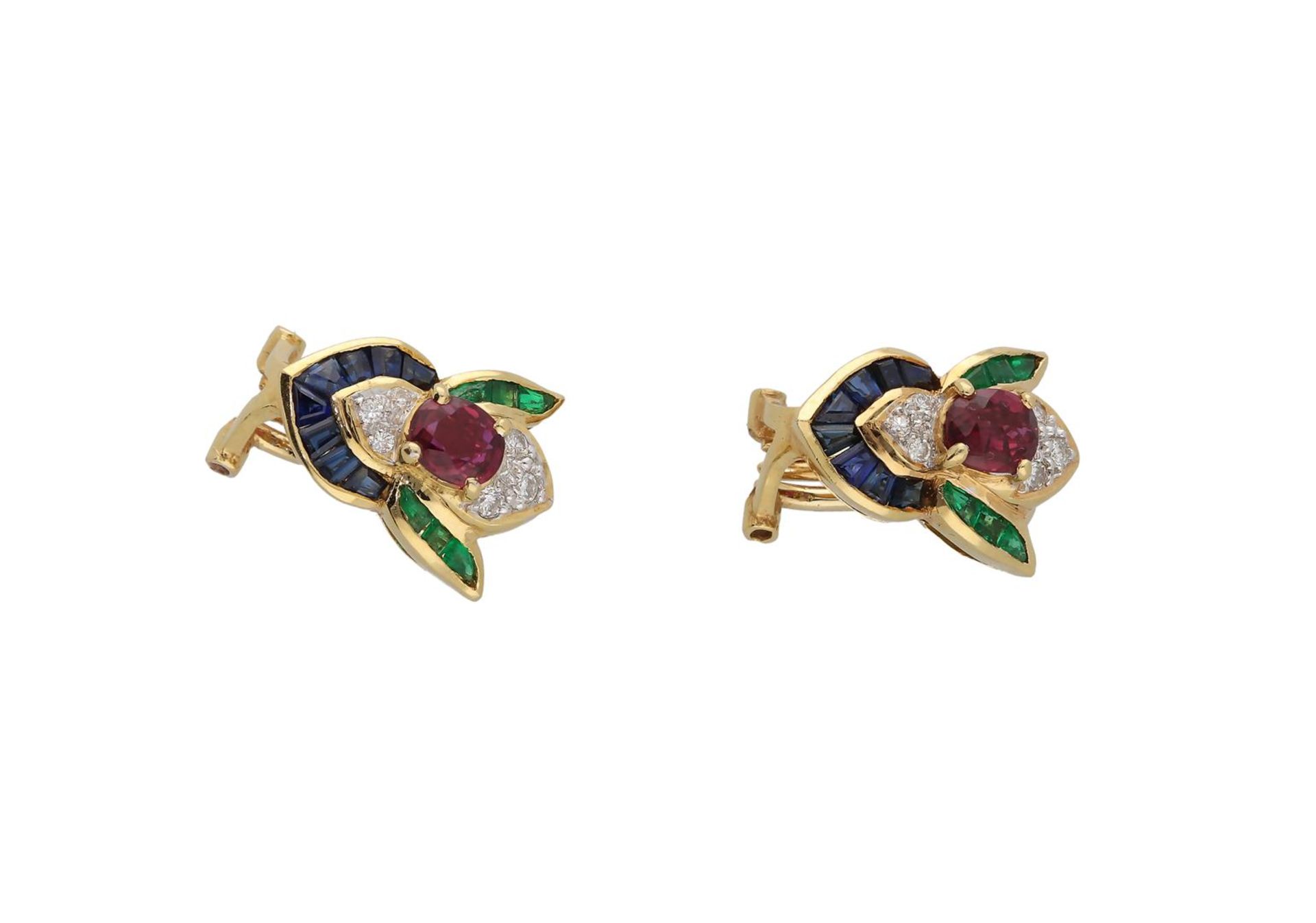 A pair of 18-kt gold earclips set with ruby, approx 0,35 ct.