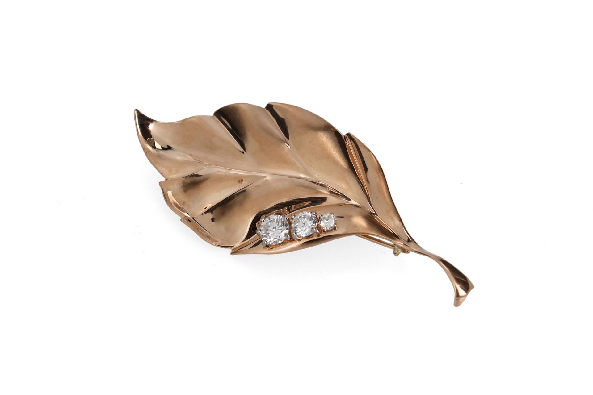 A gold 'leaf' shaped brooch, set with three brilliant cut diamonds, approx. 0.85 ct., clarity p2, 0. - Image 4 of 4