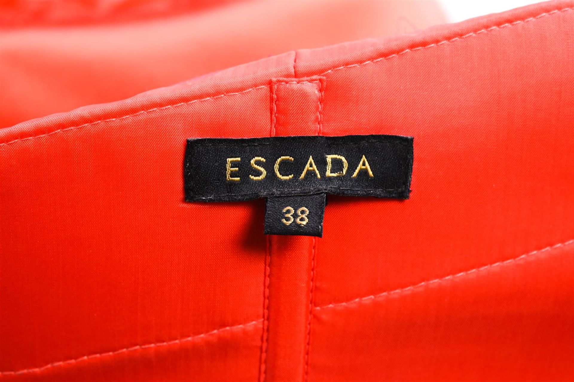 Escada, tangerine and red evening dress. Size: 38 It. - Image 3 of 3