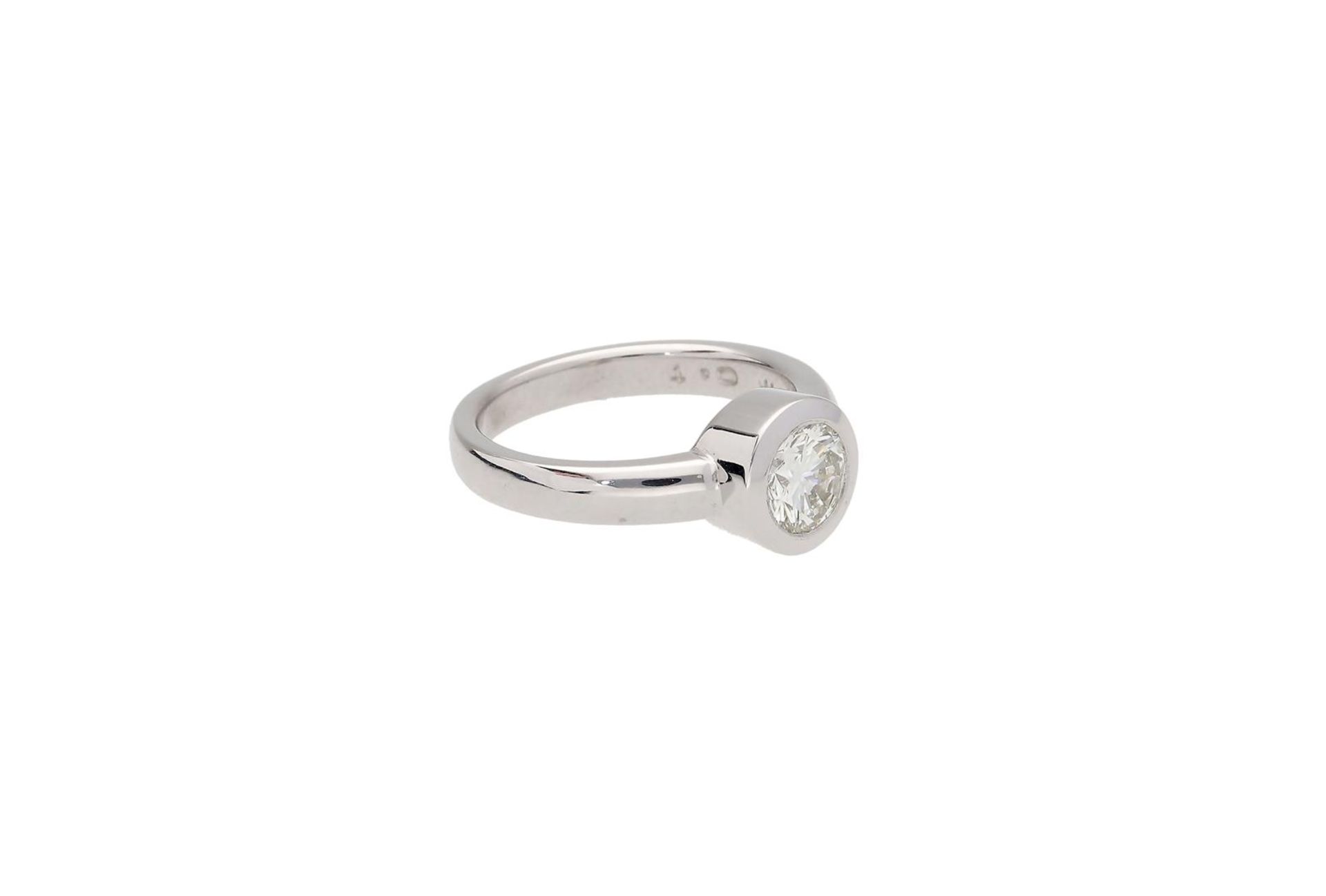 An 18-kt white gold solitaire ring, set with a brilliant cut diamond, of approx. 1.0 ct., colour H, - Image 3 of 3