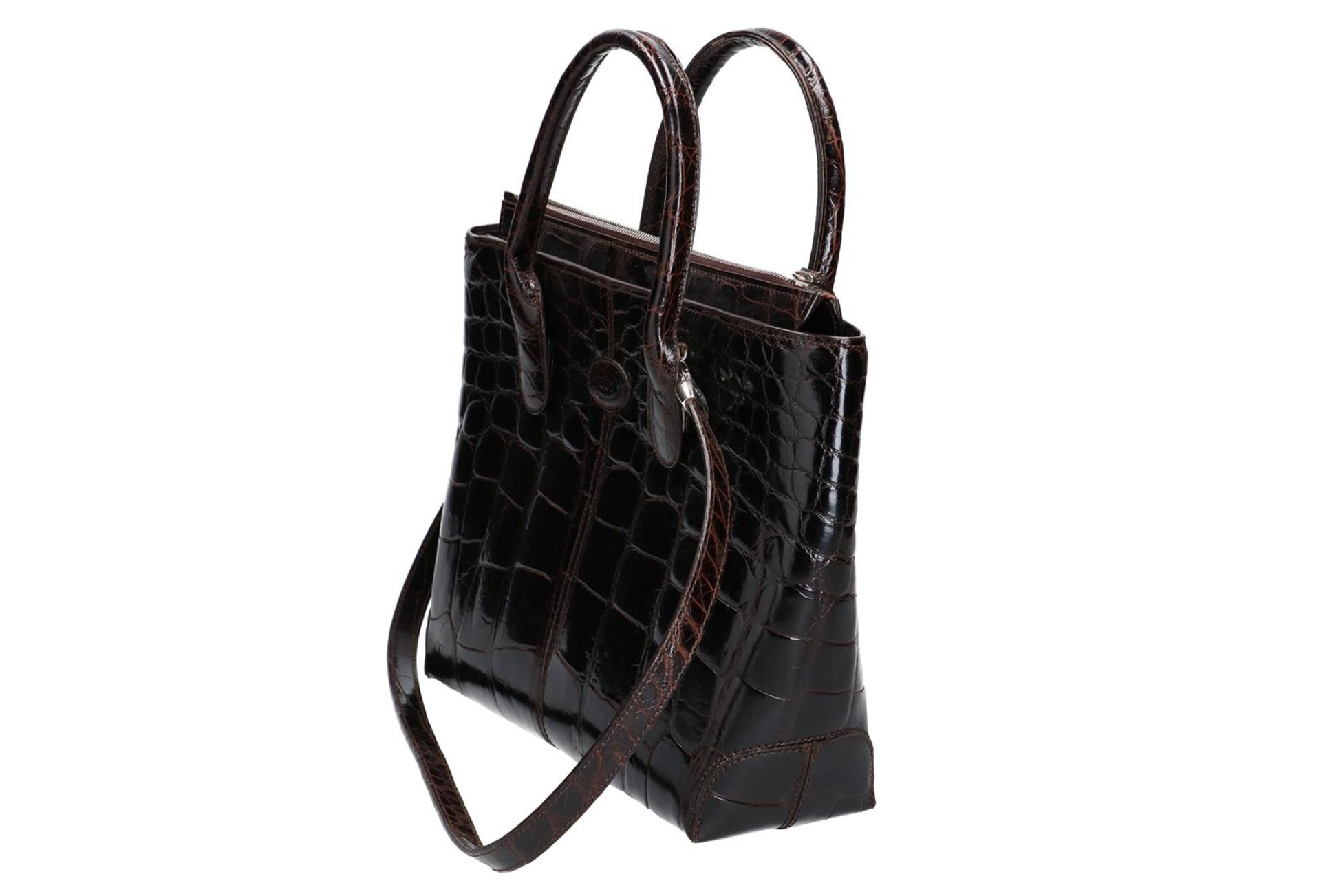 Tods, brown crocodile pattern leather handbag with shoulder strap. H x W x D: 25 x 33 x 10 cm. - Image 2 of 5