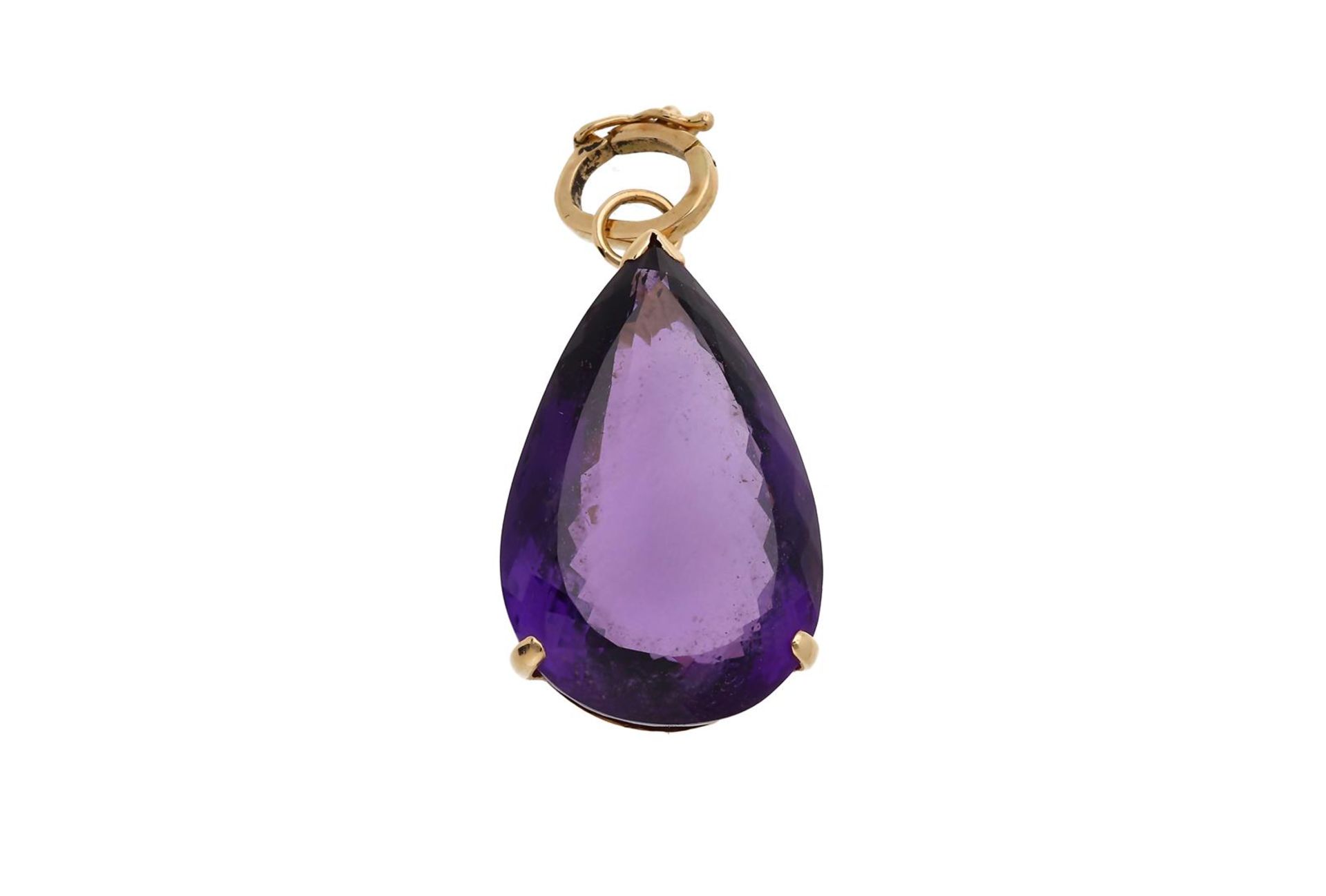 An 18-kt gold galerie ajour pendant, set with a pear cut amethyst of approx. 26.47 ct. H: 4.5 cm. To