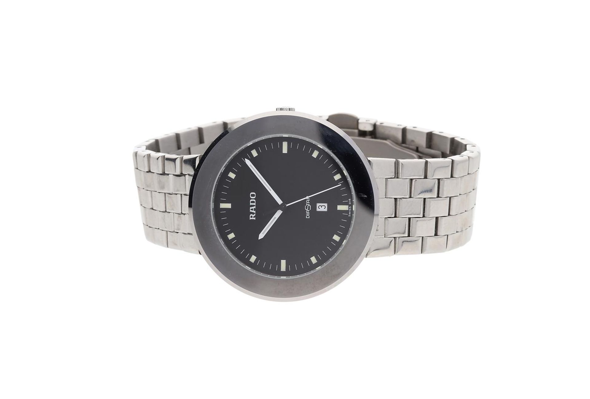 Rado, a steel unisex watch, 'Diastar', quartz movement with date.
D: 34 mm.
