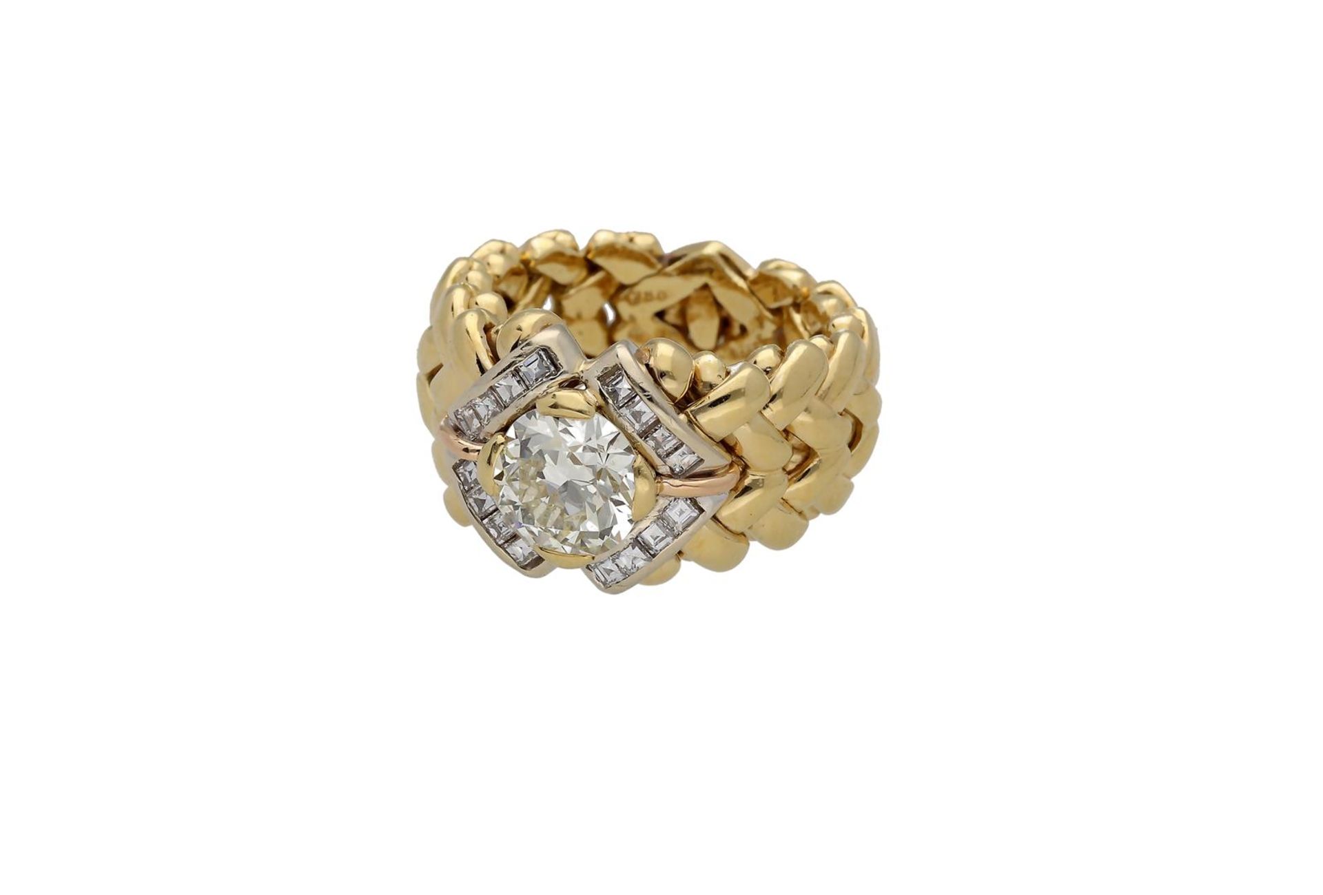 A 18-kt gold Cuban link ring, makers mark, Brev. 24PD, Vittorio Cesca, set with a european transitio - Image 3 of 4