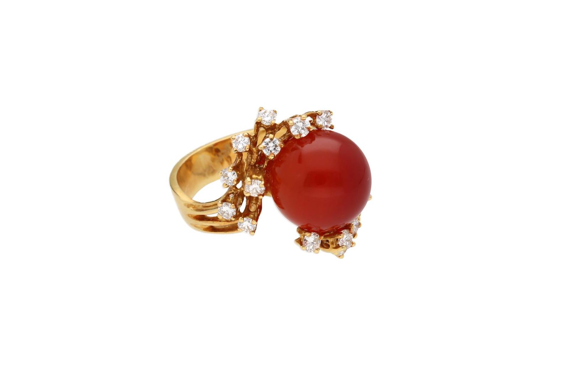 An 18-kt gold ring, set with a carnelian globe surrounded with brilliant cut diamonds, in total appr