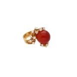 An 18-kt gold ring, set with a carnelian globe surrounded with brilliant cut diamonds, in total appr