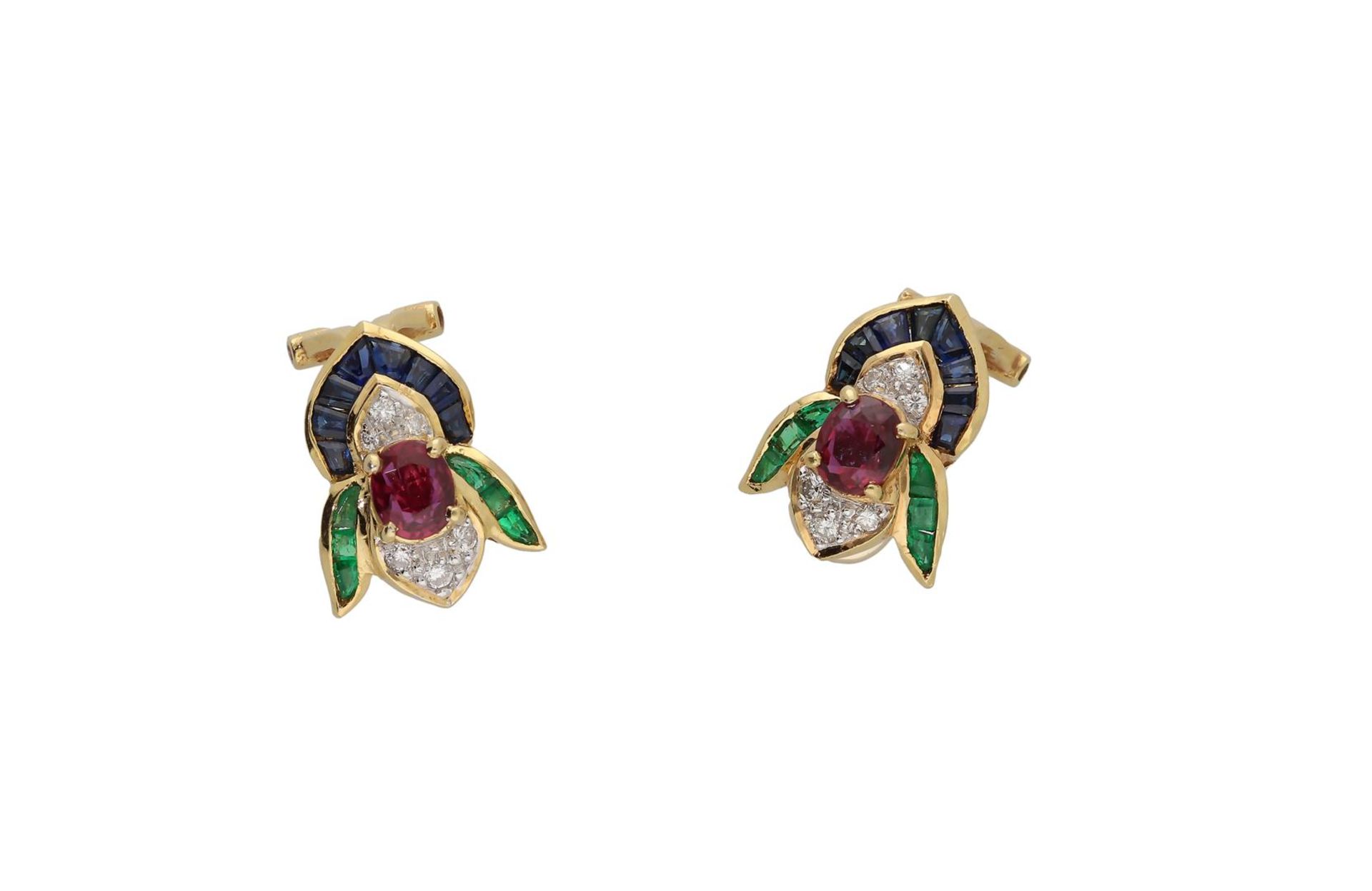 A pair of 18-kt gold earclips set with ruby, approx 0,35 ct. - Image 3 of 3