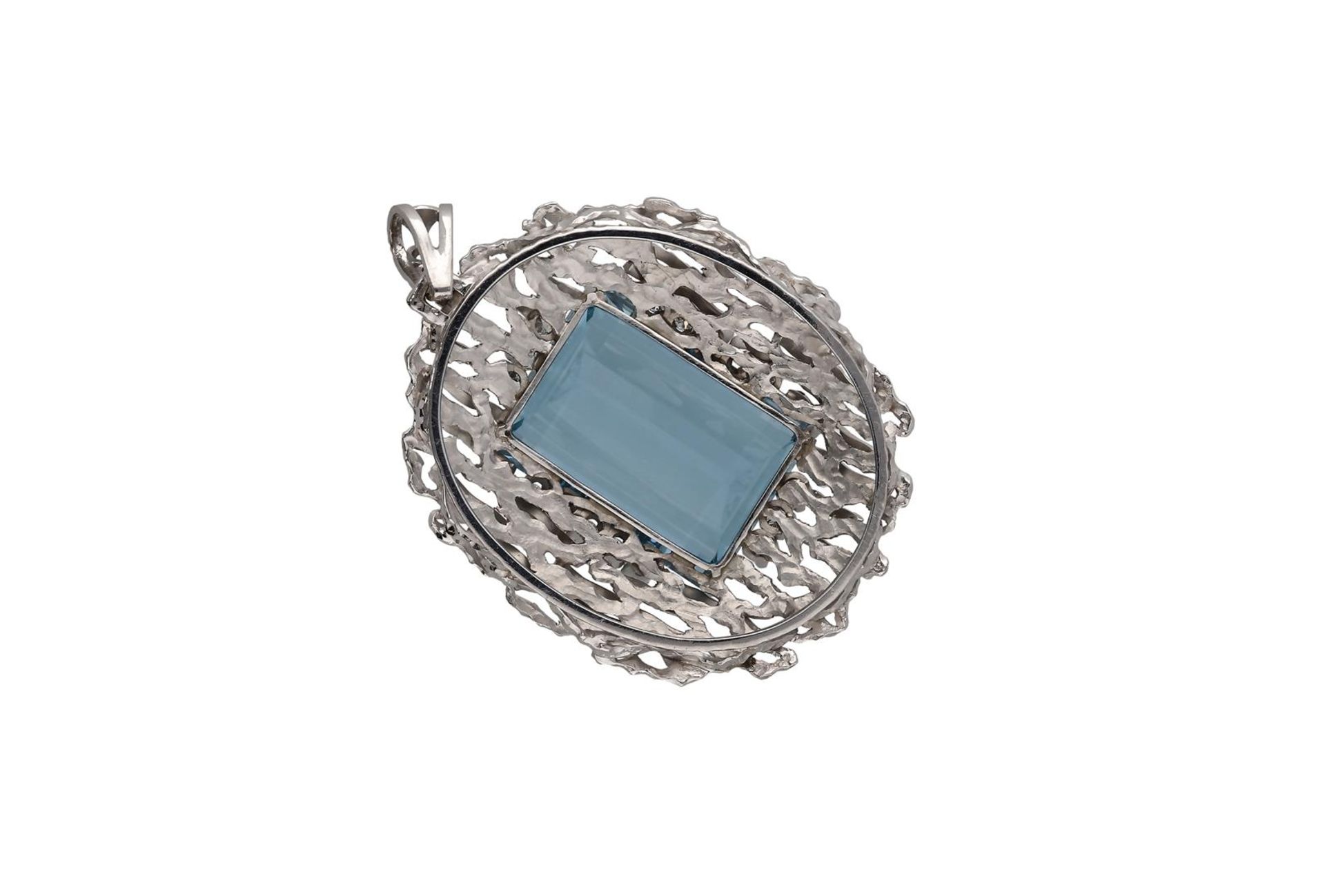 A white gold pendant, set with an emerald cut aquamarine of approx. 46.48 ct. and an entourage of br - Image 2 of 2