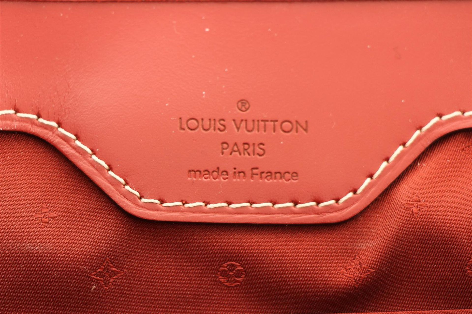 Louis Vuitton, red Suhali leather handbag, 'L'essentiel', with two keys and dustcover. H x W x D: 21 - Image 5 of 5