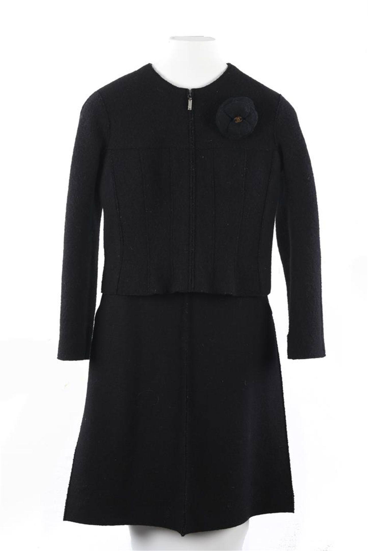 Chanel, Identification, black wool deux-piece, jacket and skirt. Size 40 Fr.