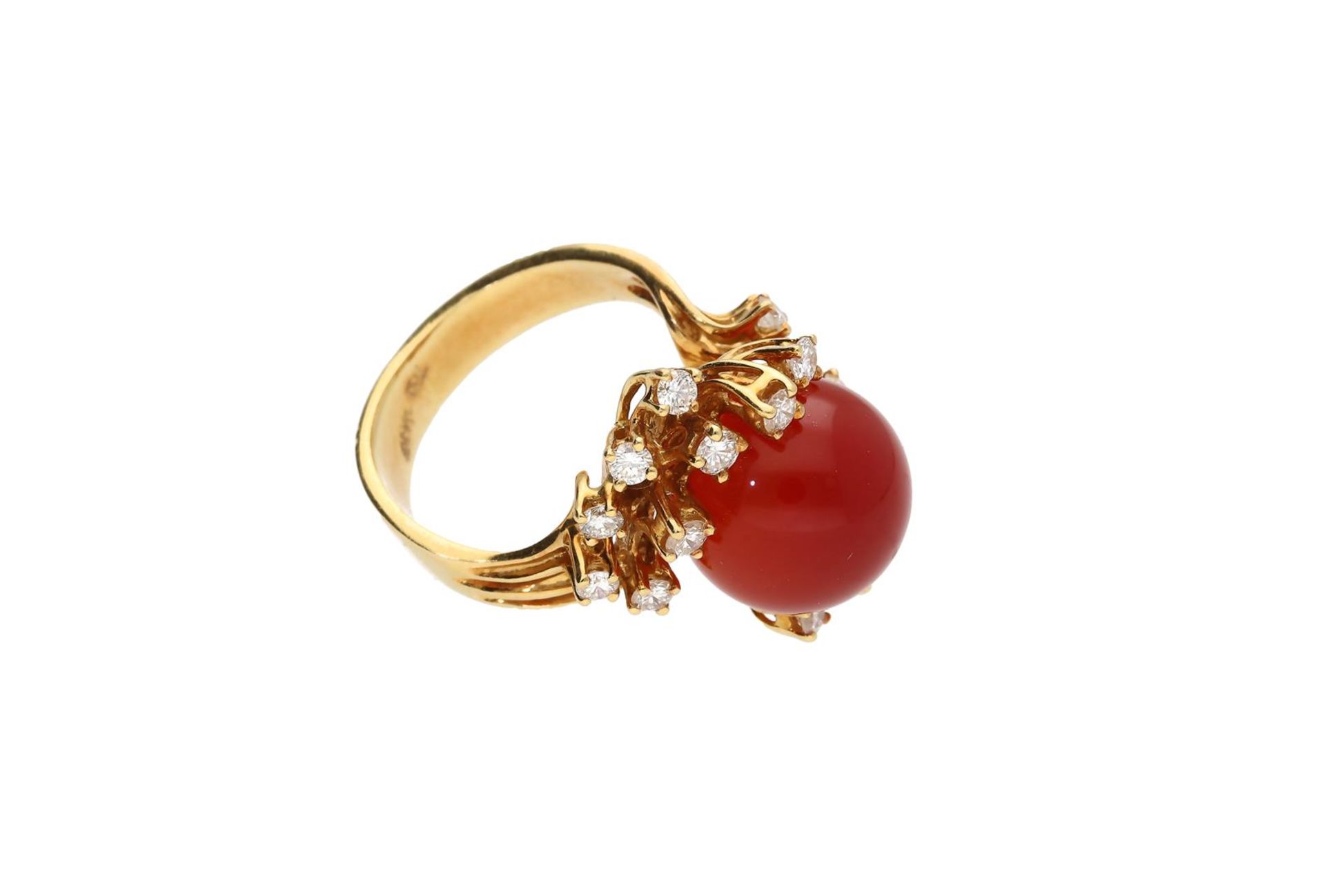 An 18-kt gold ring, set with a carnelian globe surrounded with brilliant cut diamonds, in total appr - Image 2 of 4