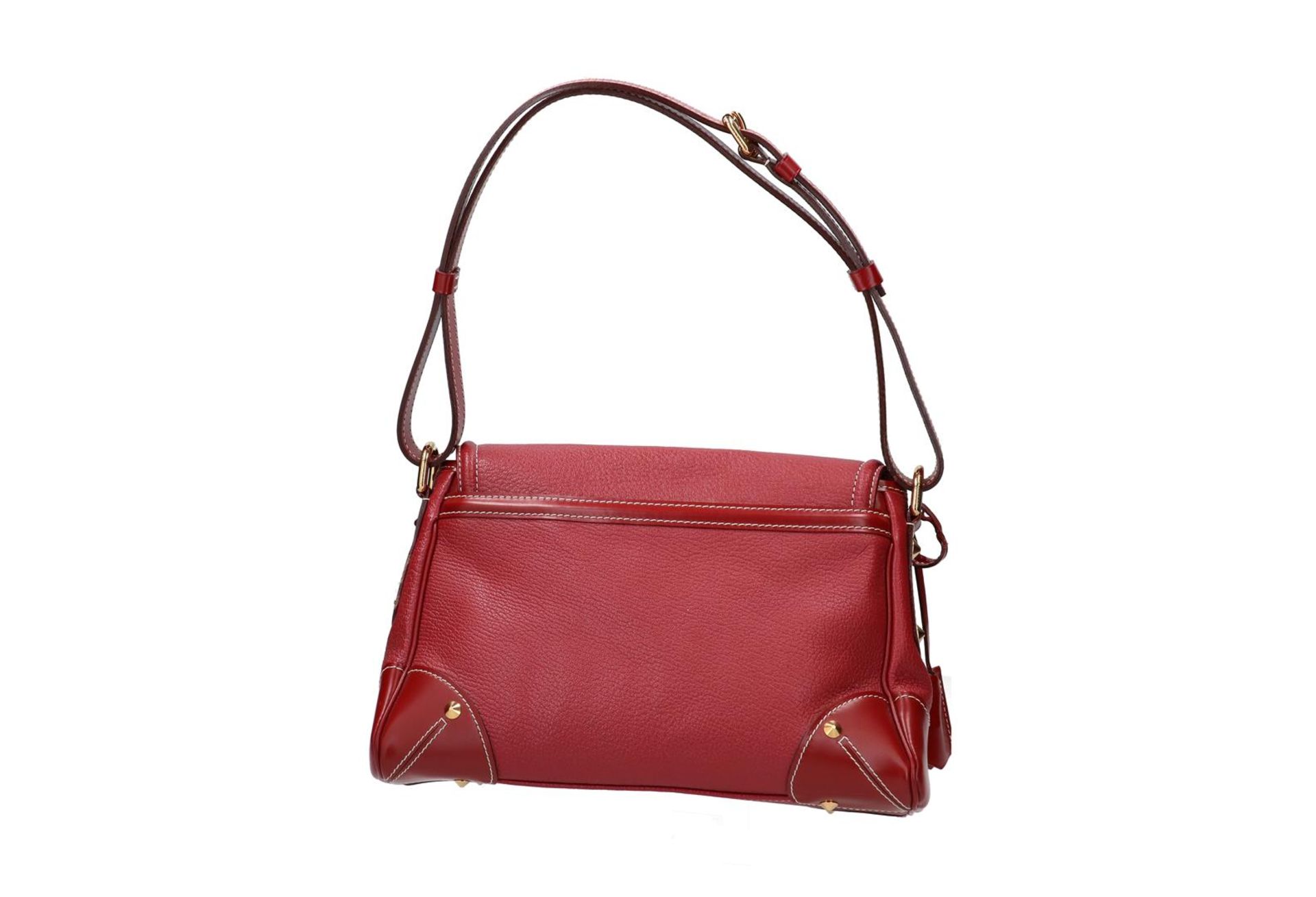 Louis Vuitton, red Suhali leather handbag, 'L'essentiel', with two keys and dustcover. H x W x D: 21 - Image 2 of 5