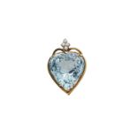 A 14-kt white gold pendant, set with a heart cut aquamarine, approx. 21 ct. and four brilliant cut d