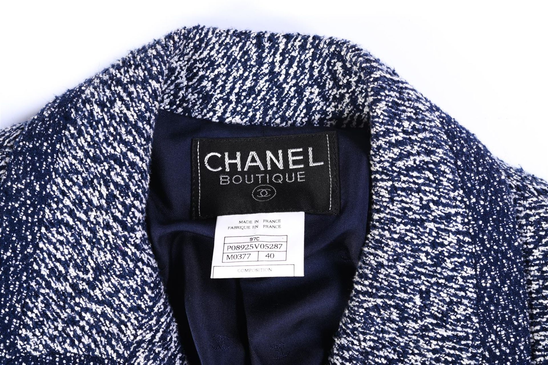 Chanel, Boutique blue and white wool, linnen, nylon blend blazer with four pockets and monogram butt - Image 3 of 3