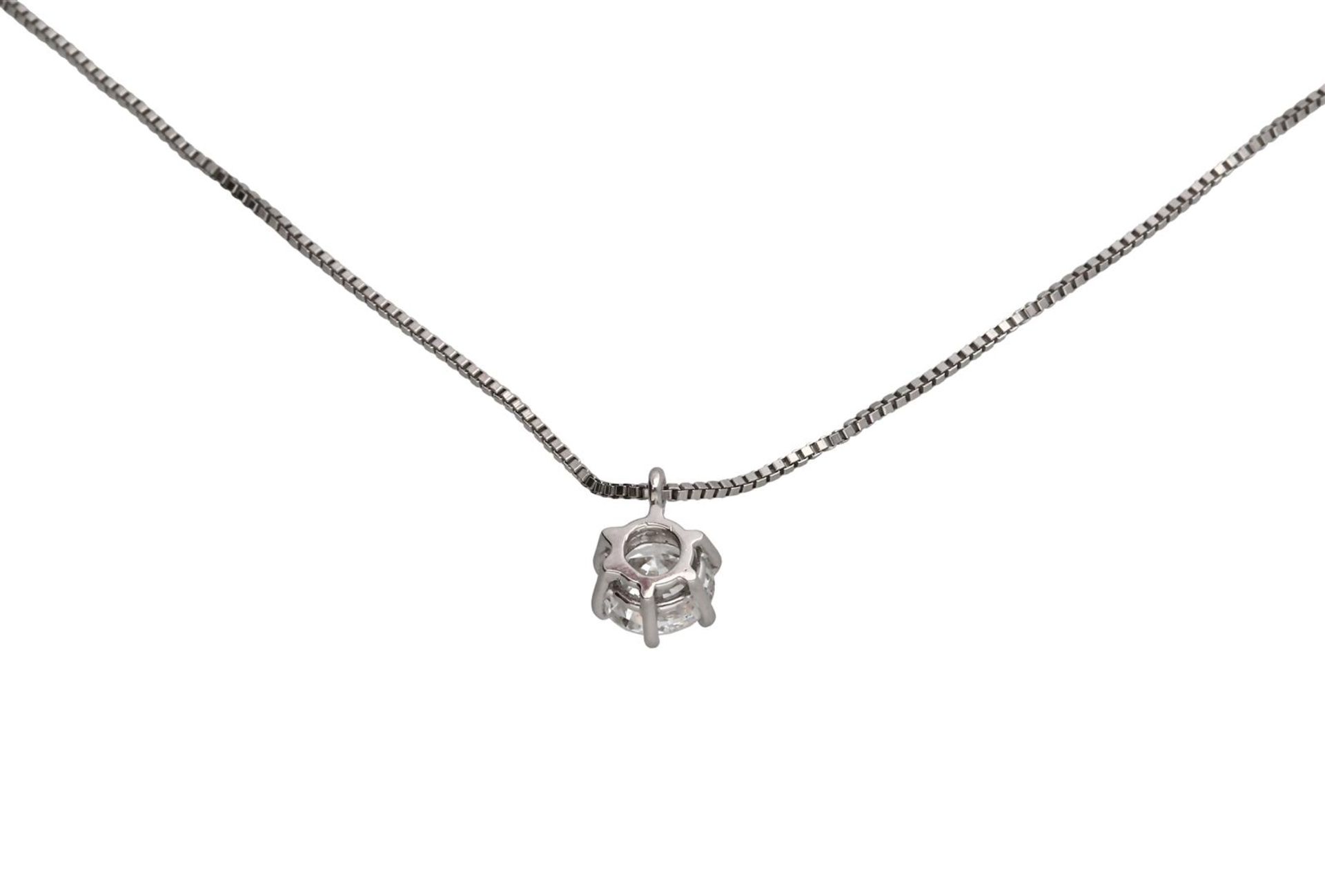 A 14-kt white gold venetian link necklace with soltaire pendant, set with a brilliant cut diamond of - Image 3 of 3